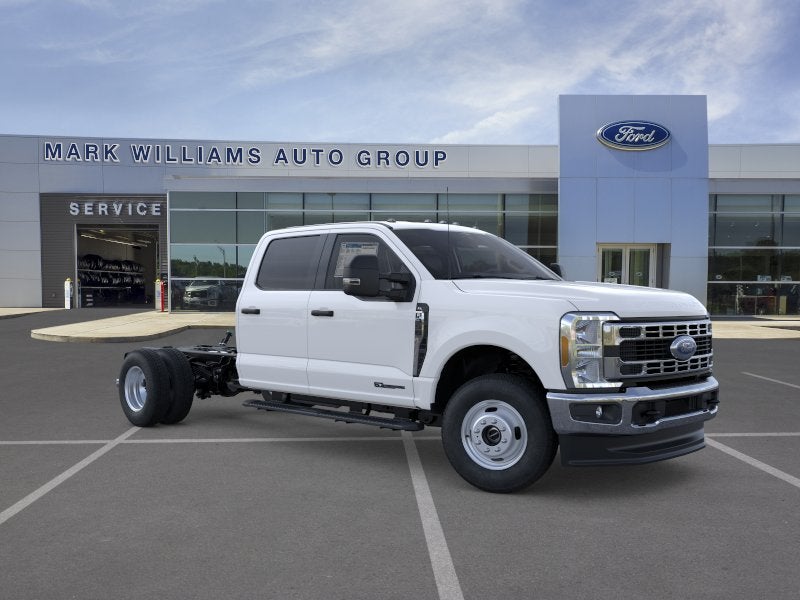 2026 Ford Super Duty F-350 DRW Chassis Cab XL