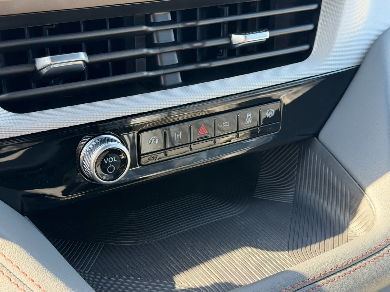 2027 Ford Explorer Active w/200A Pkg
