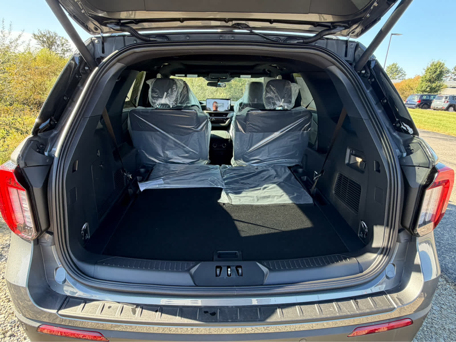 2027 Ford Explorer Active w/200A Pkg