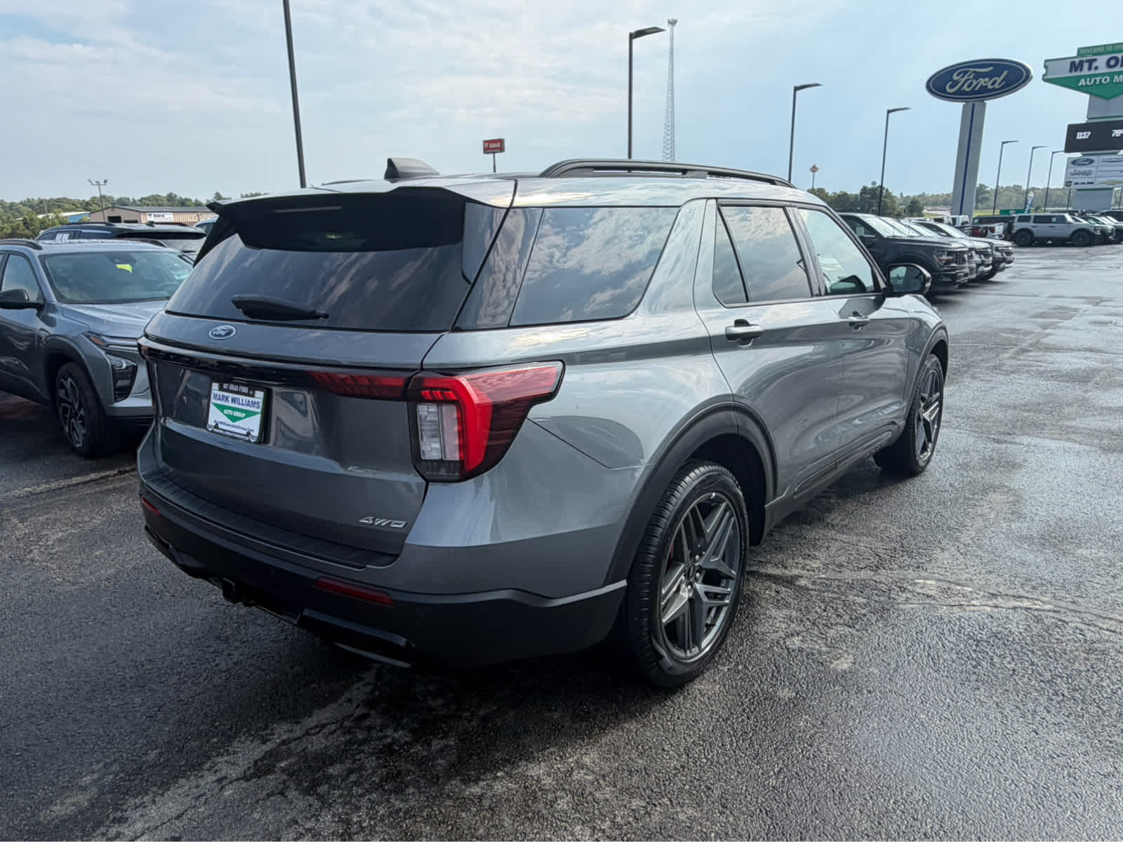2025 Ford Explorer ST-Line