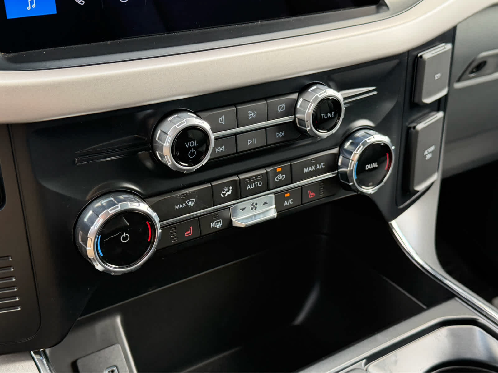 2023 Ford F-150 Lightning XLT