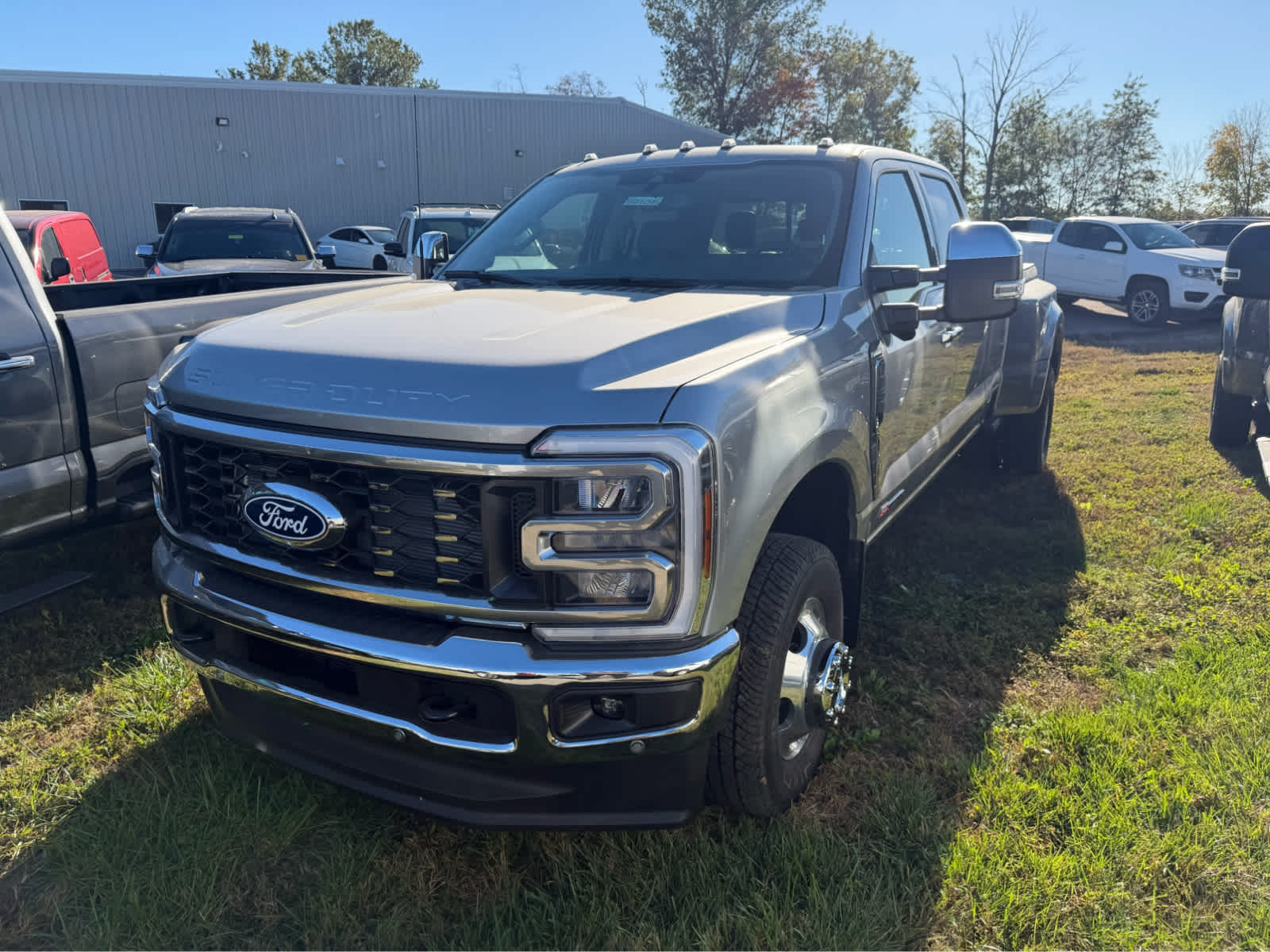 2027 Ford Super Duty F-350 DRW LARIAT