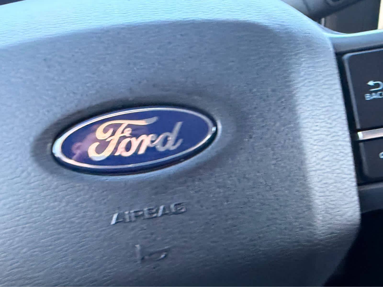 2027 Ford Super Duty F-350 DRW LARIAT