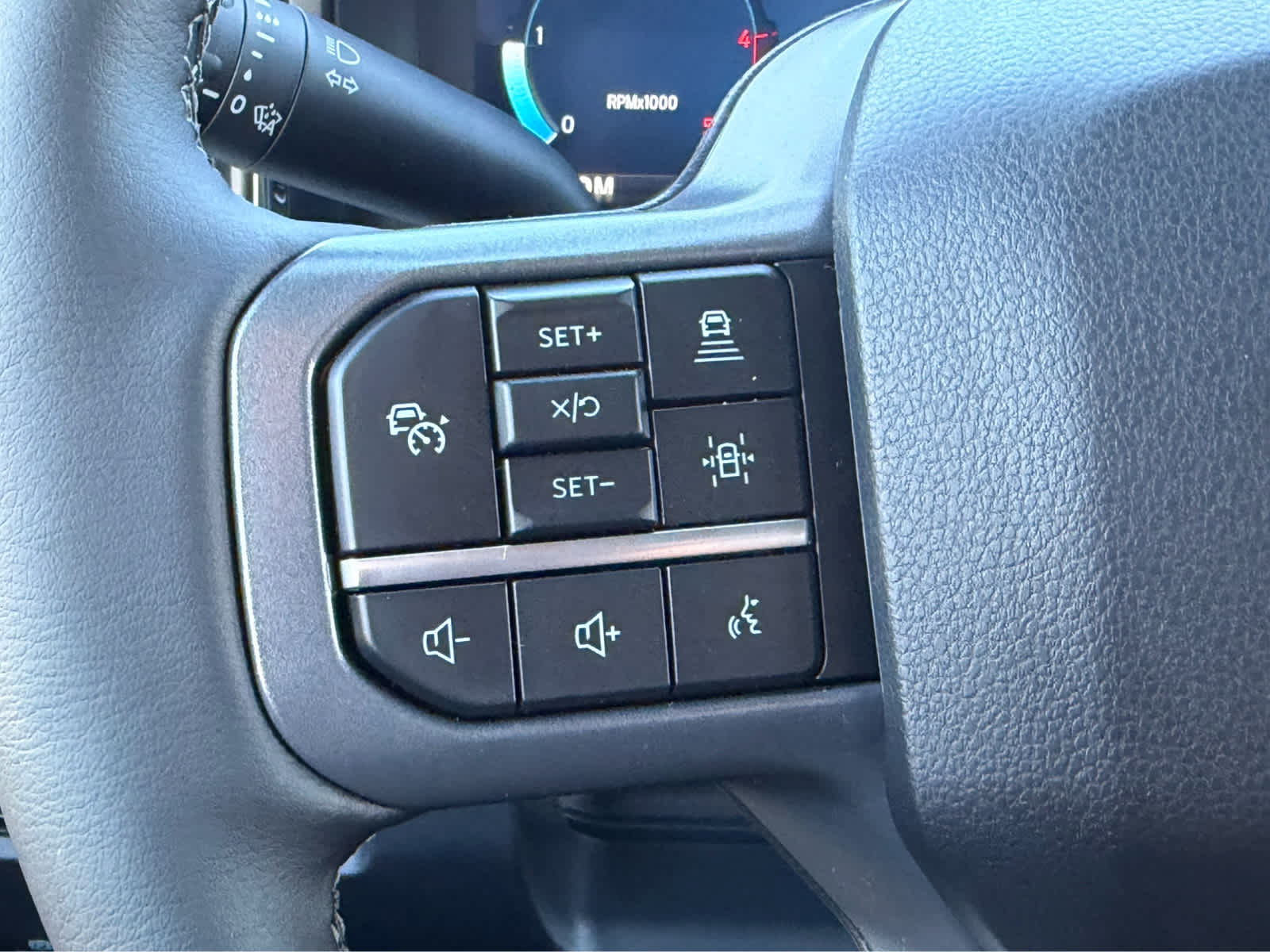 2027 Ford Super Duty F-350 DRW LARIAT