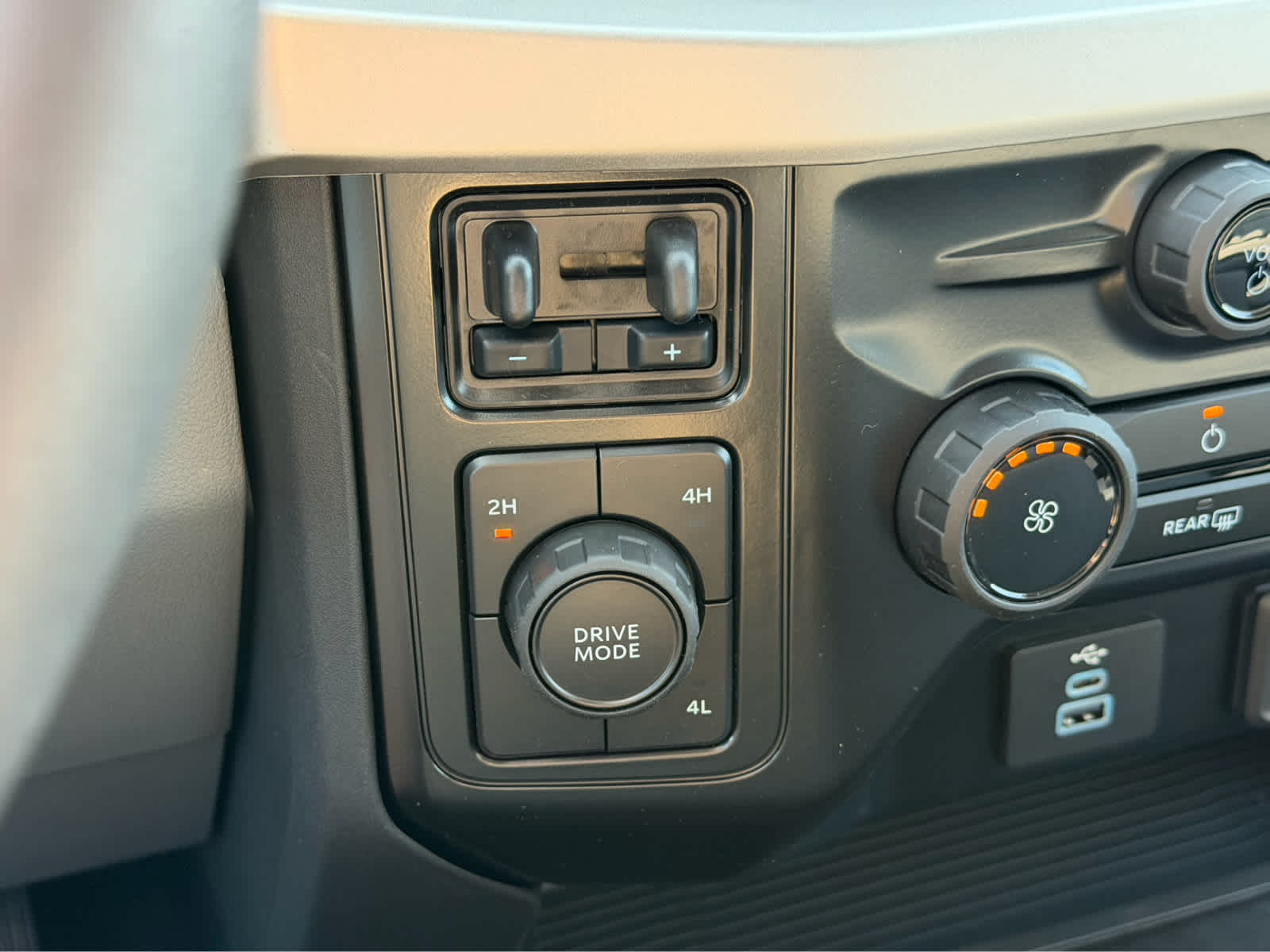 2027 Ford Super Duty F-350 DRW XL