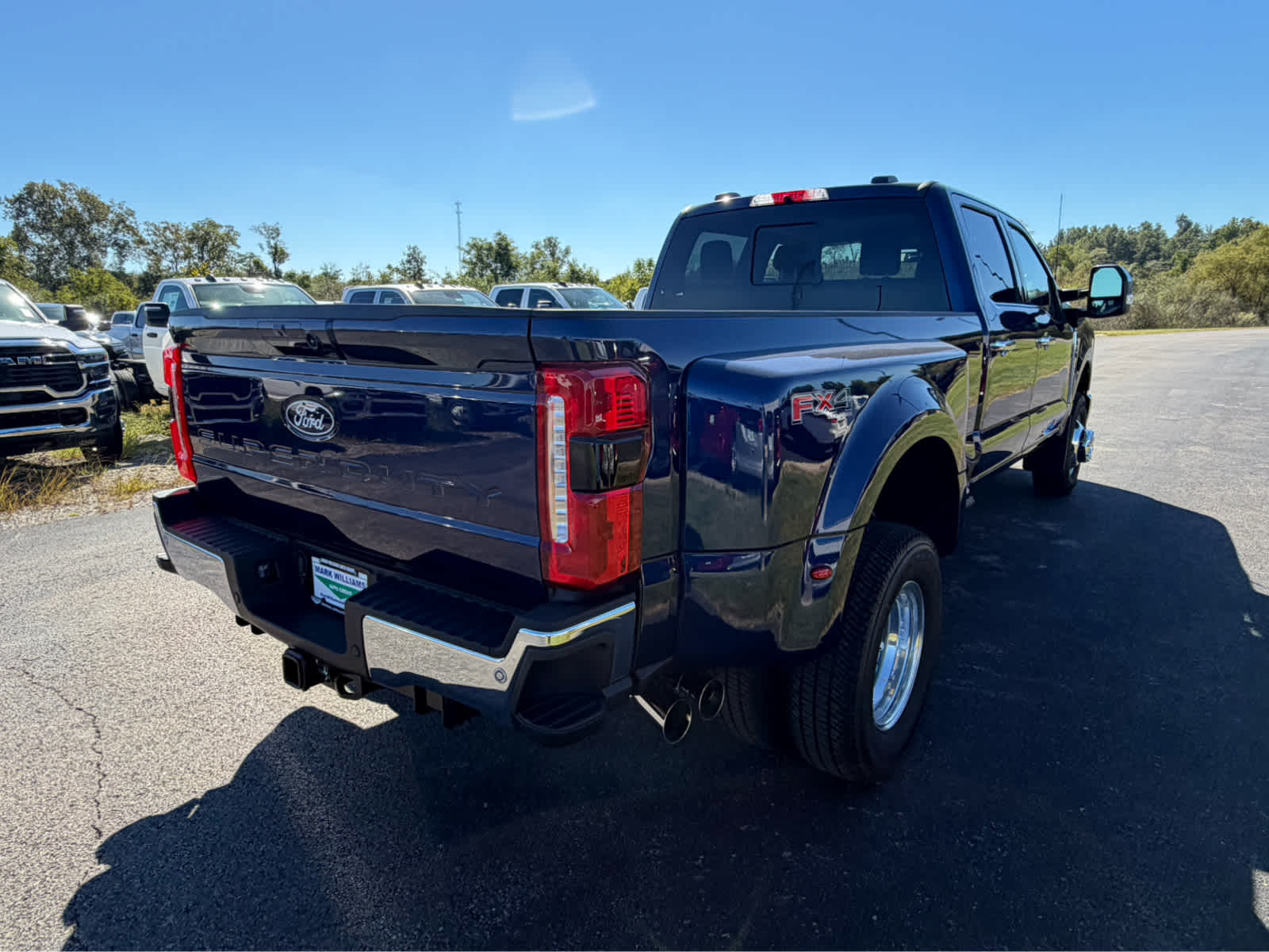 2027 Ford Super Duty F-350 DRW LARIAT