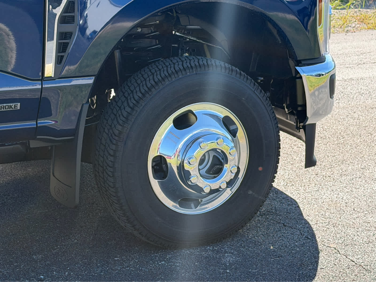2027 Ford Super Duty F-350 DRW LARIAT