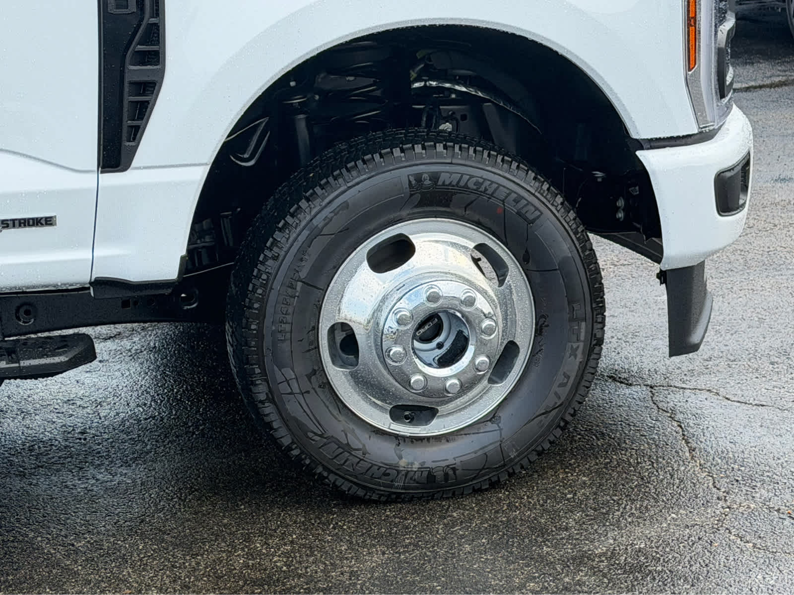 2027 Ford Super Duty F-350 DRW XL