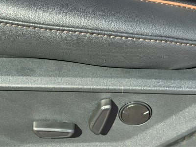2027 Ford Super Duty F-350 DRW LARIAT