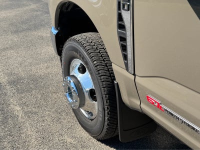 2027 Ford Super Duty F-350 DRW LARIAT