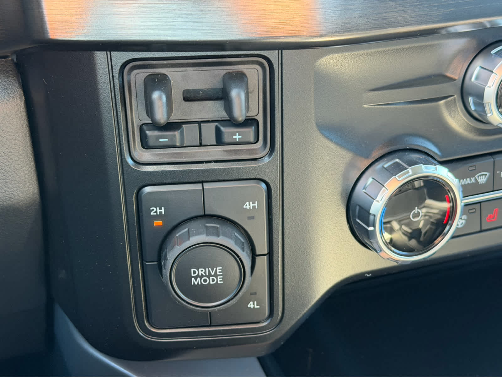 2027 Ford Super Duty F-350 DRW LARIAT