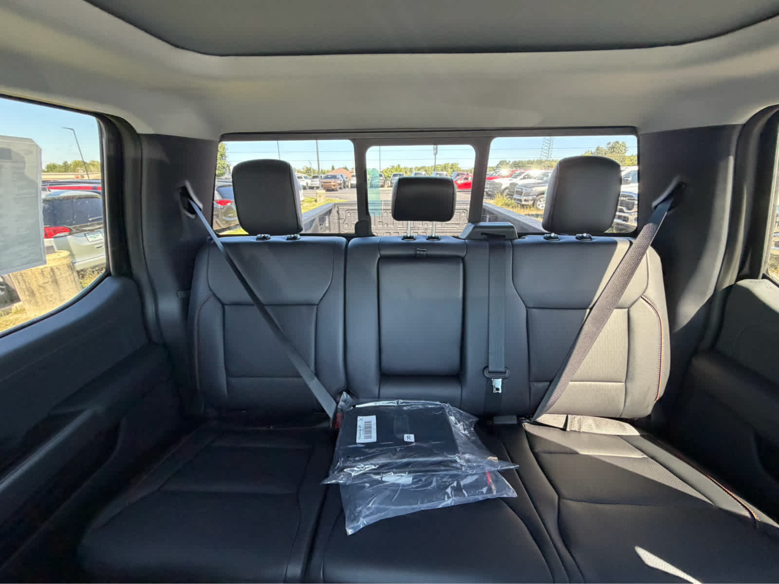 2027 Ford Super Duty F-350 DRW LARIAT