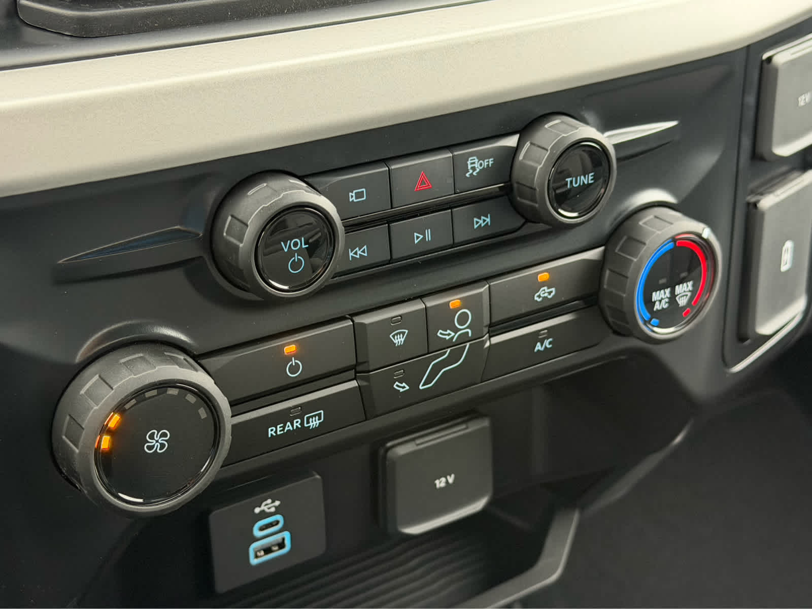 2027 Ford Super Duty F-350 DRW XL