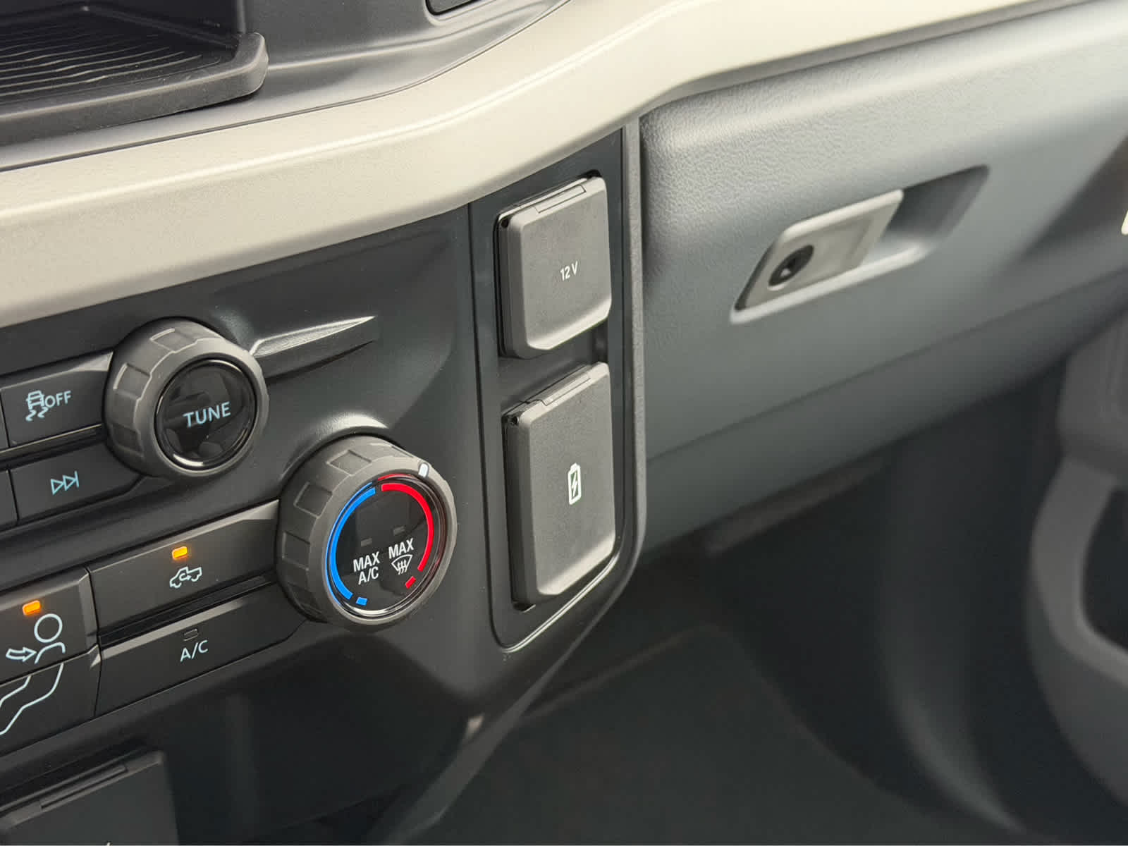 2027 Ford Super Duty F-350 DRW XL