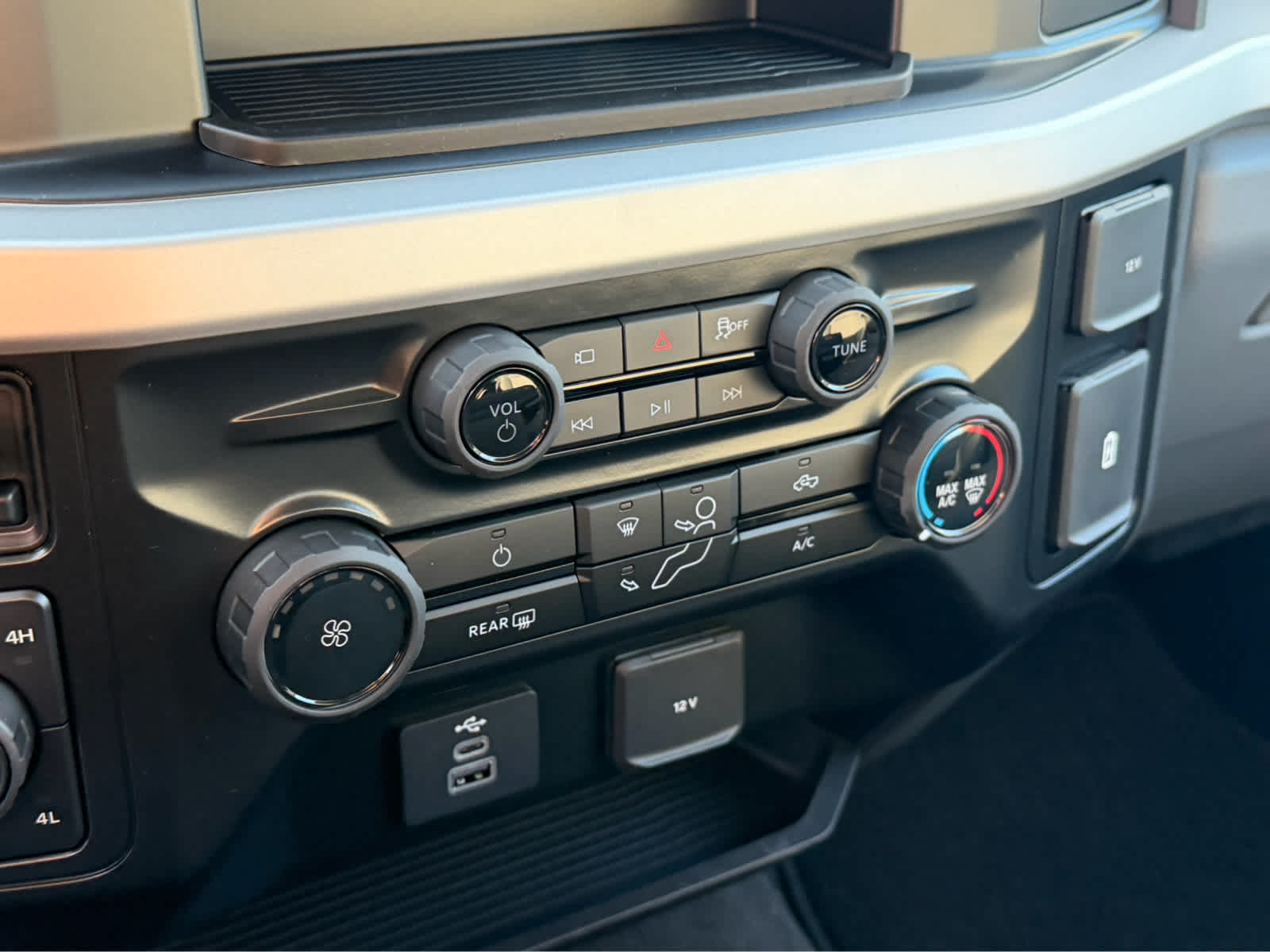 2027 Ford Super Duty F-350 DRW XL
