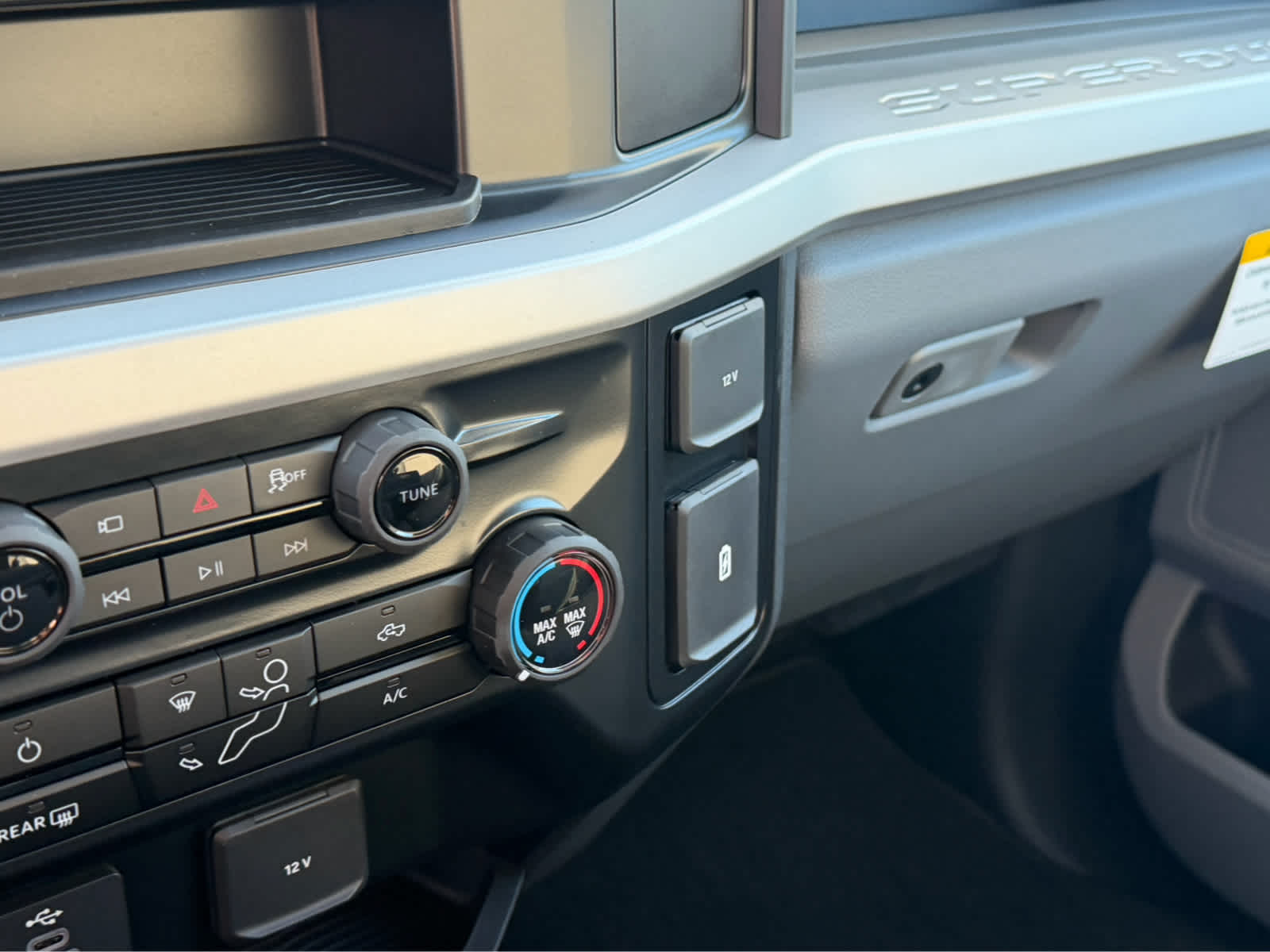 2027 Ford Super Duty F-350 DRW XL