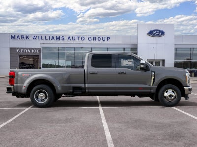 2027 Ford Super Duty F-350 DRW LARIAT