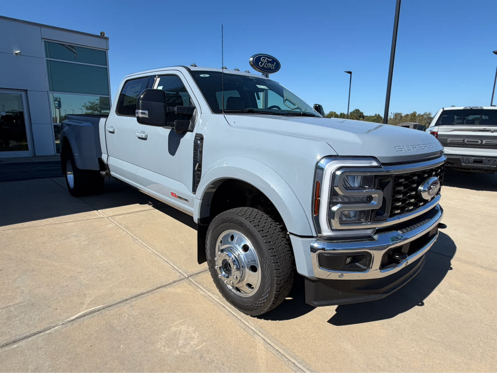 2026 Ford Super Duty F-450 DRW LARIAT