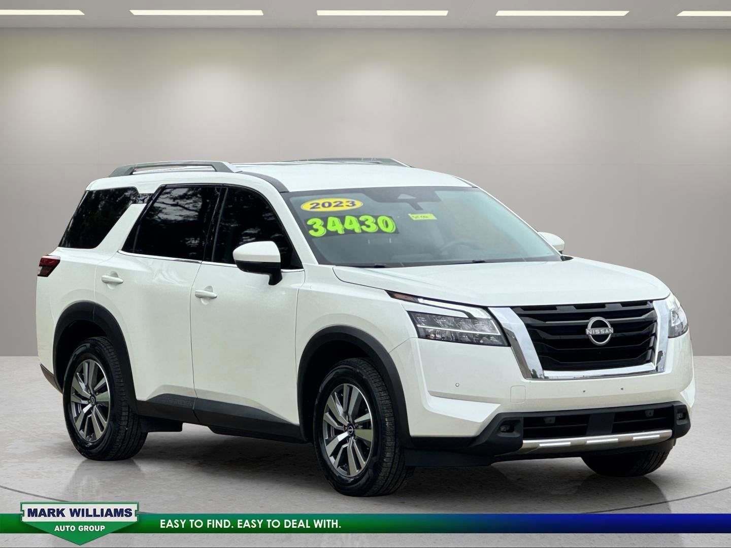 2023 Nissan Pathfinder SL