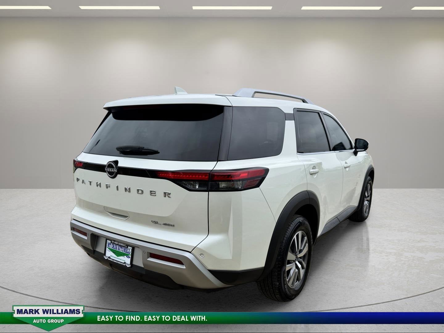 2023 Nissan Pathfinder SL