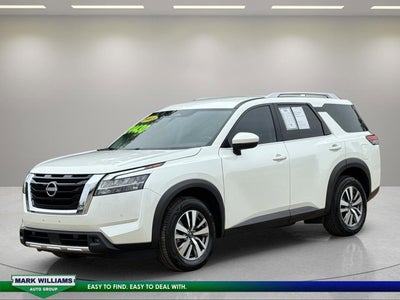 2023 Nissan Pathfinder SL
