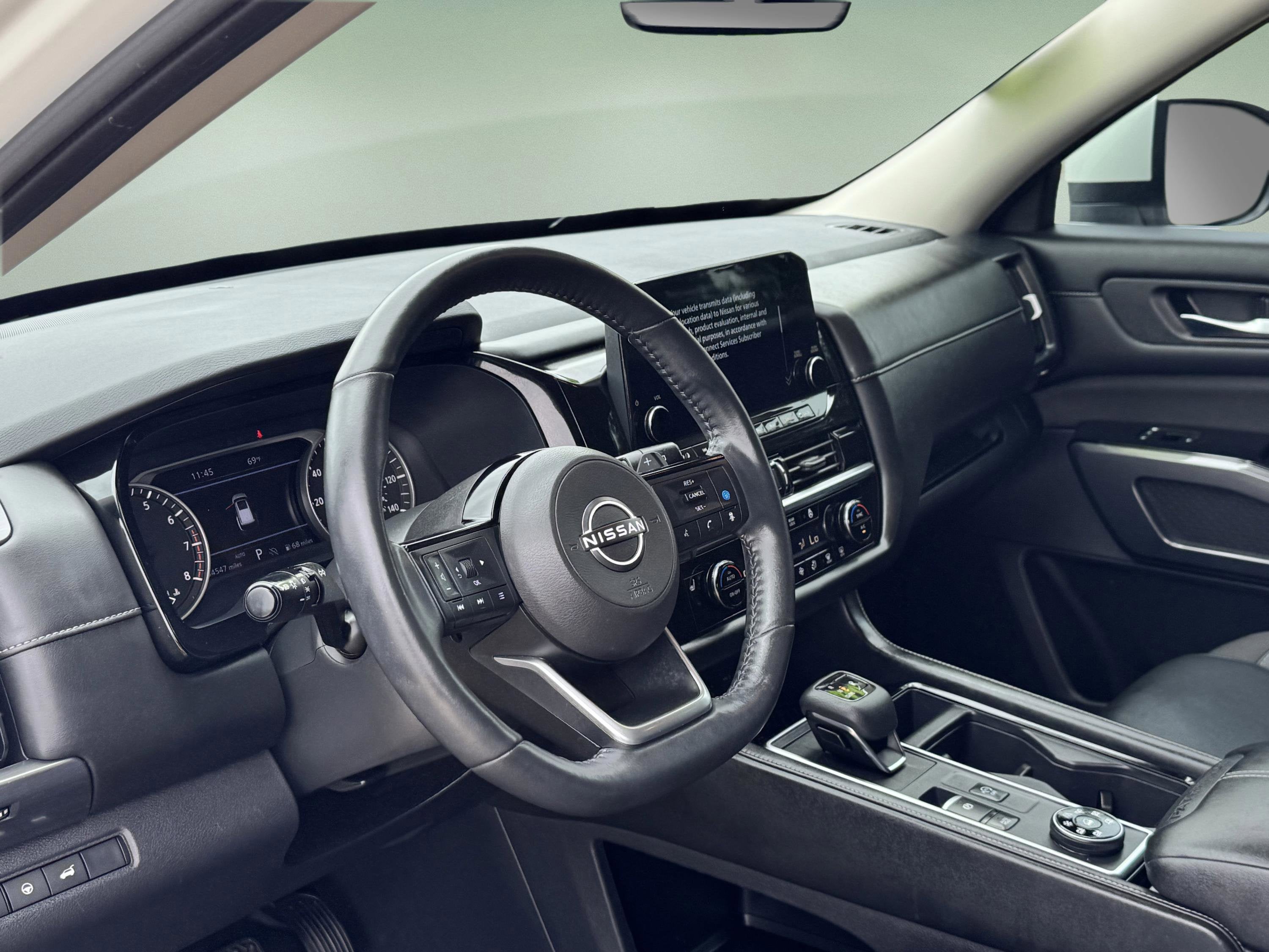 2023 Nissan Pathfinder SL