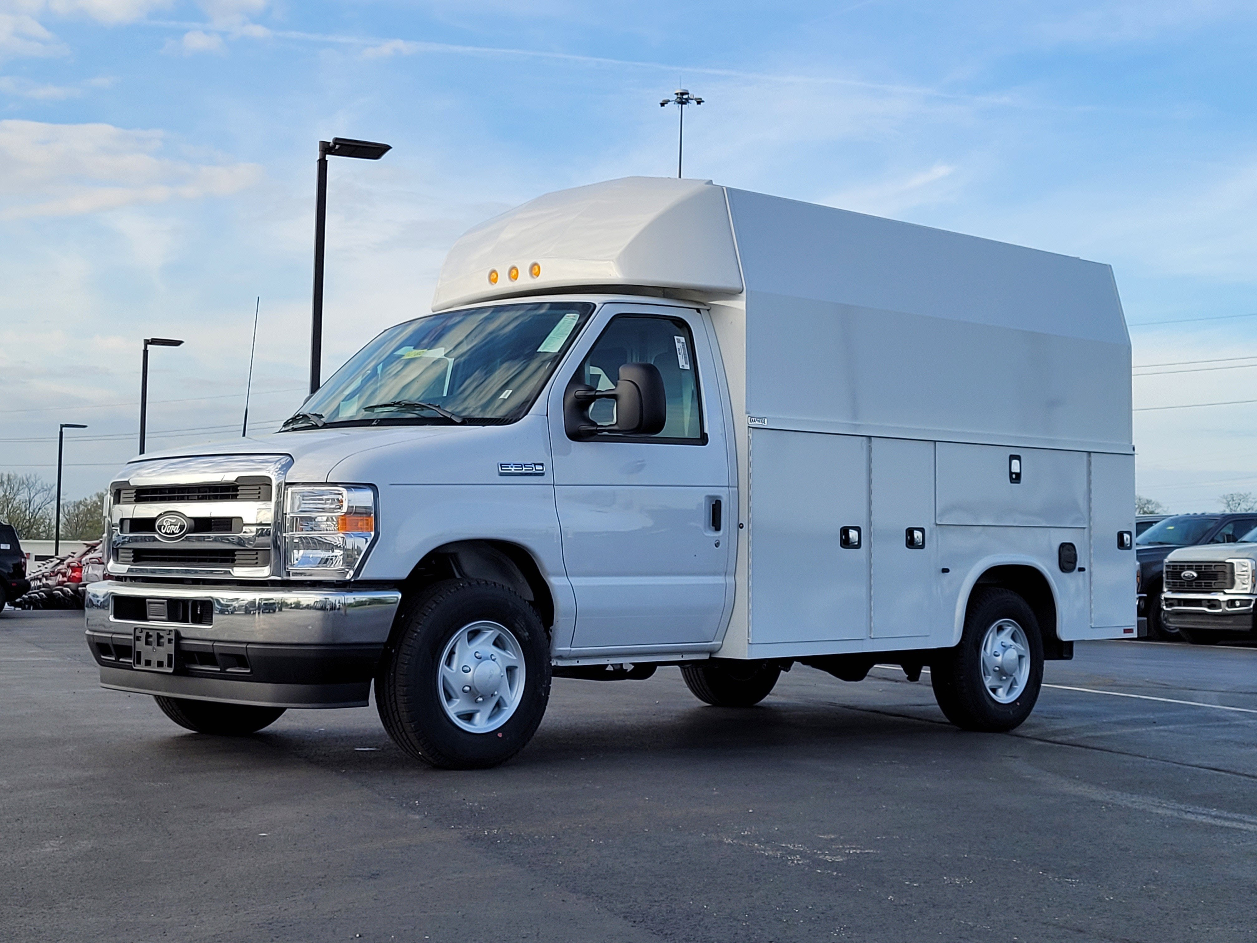 2026 Ford E-350SD Base Cutaway