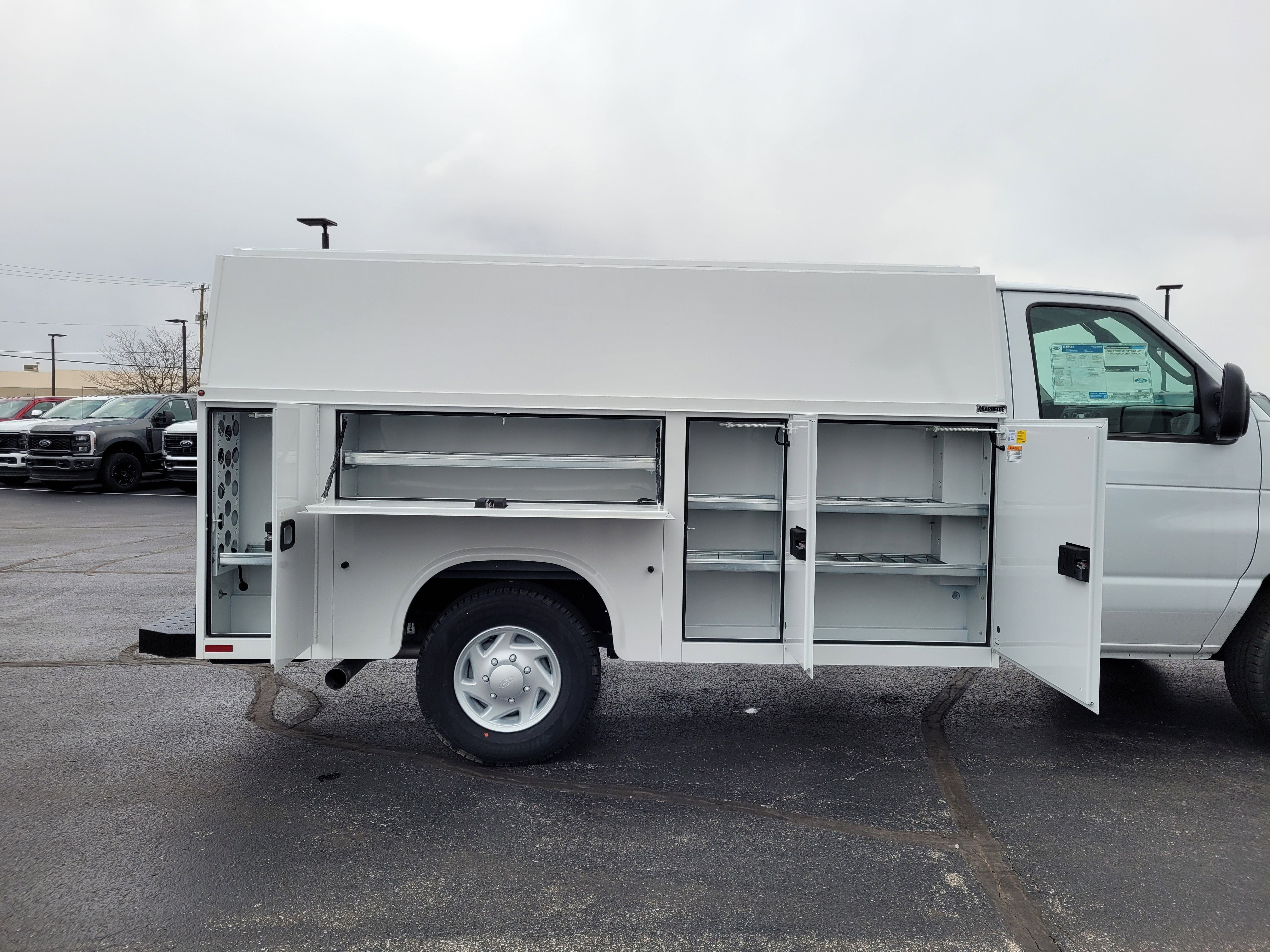 2026 Ford E-350SD Base Cutaway