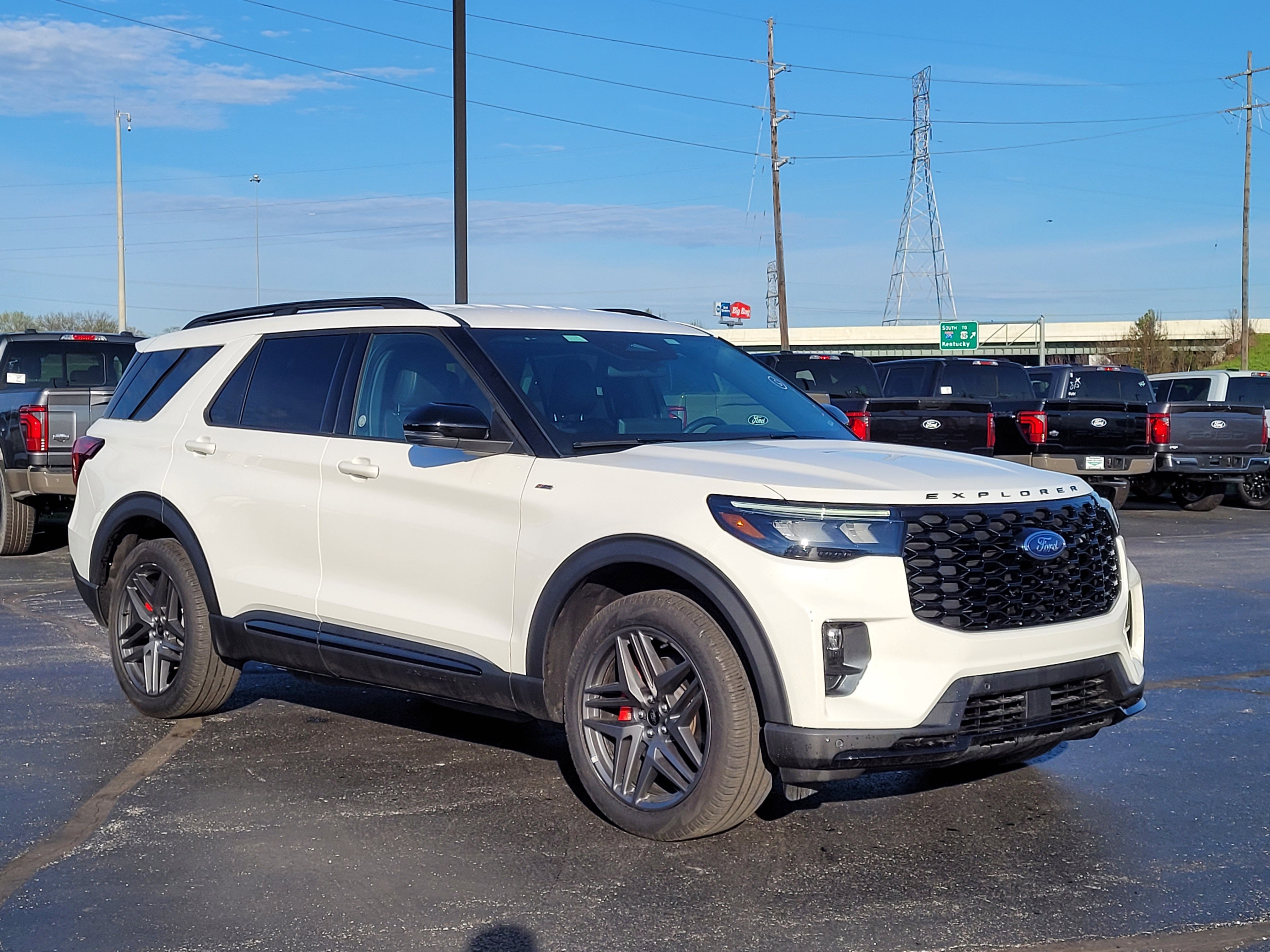 2025 Ford Explorer ST-Line