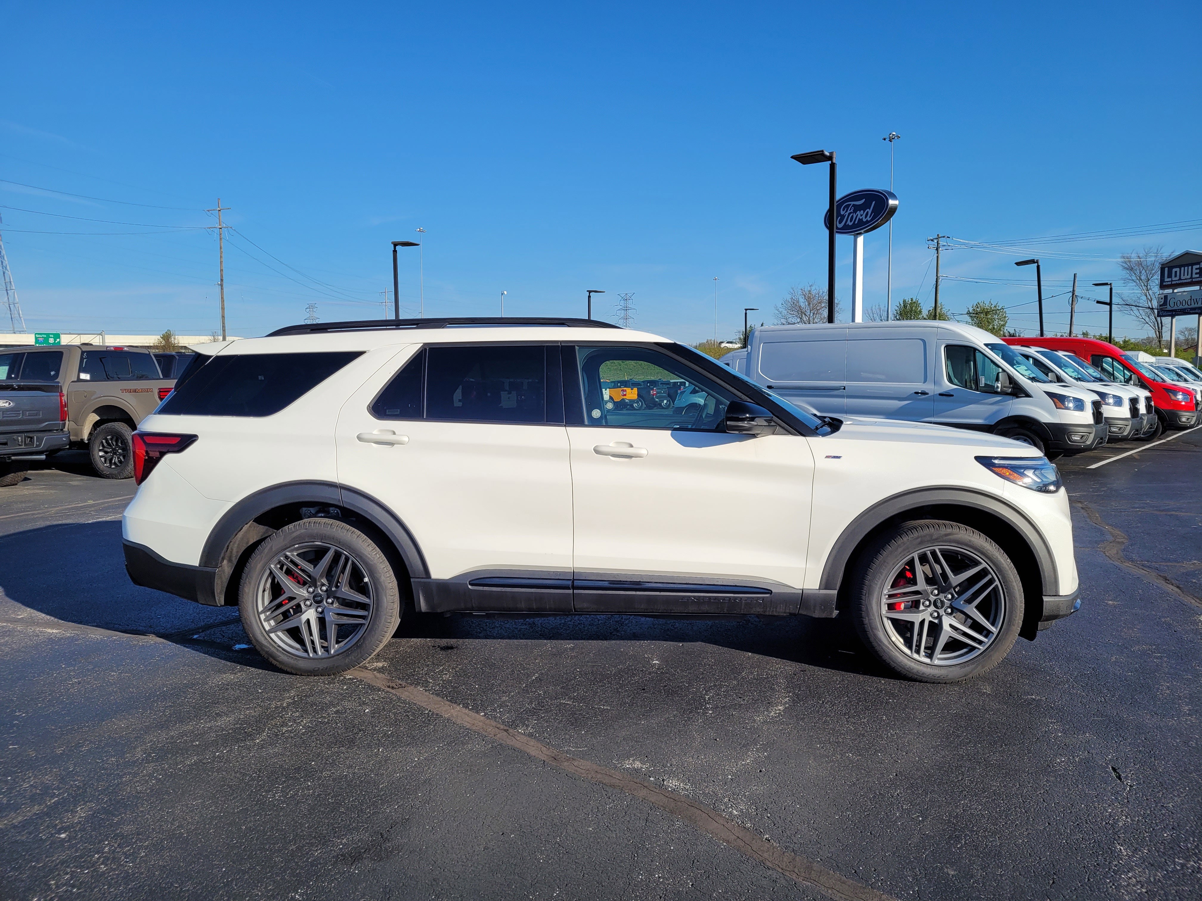 2025 Ford Explorer ST-Line