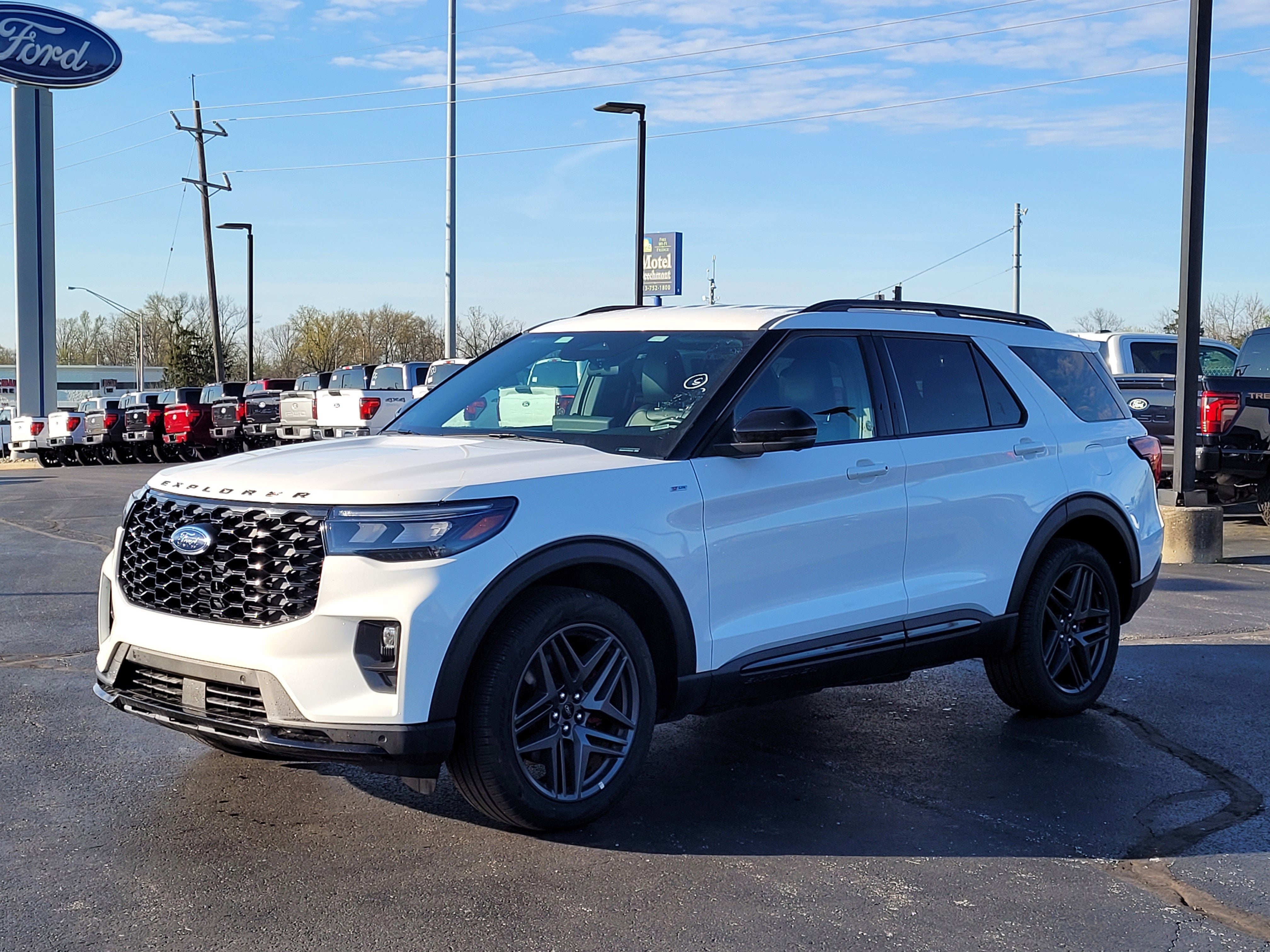 2025 Ford Explorer ST-Line