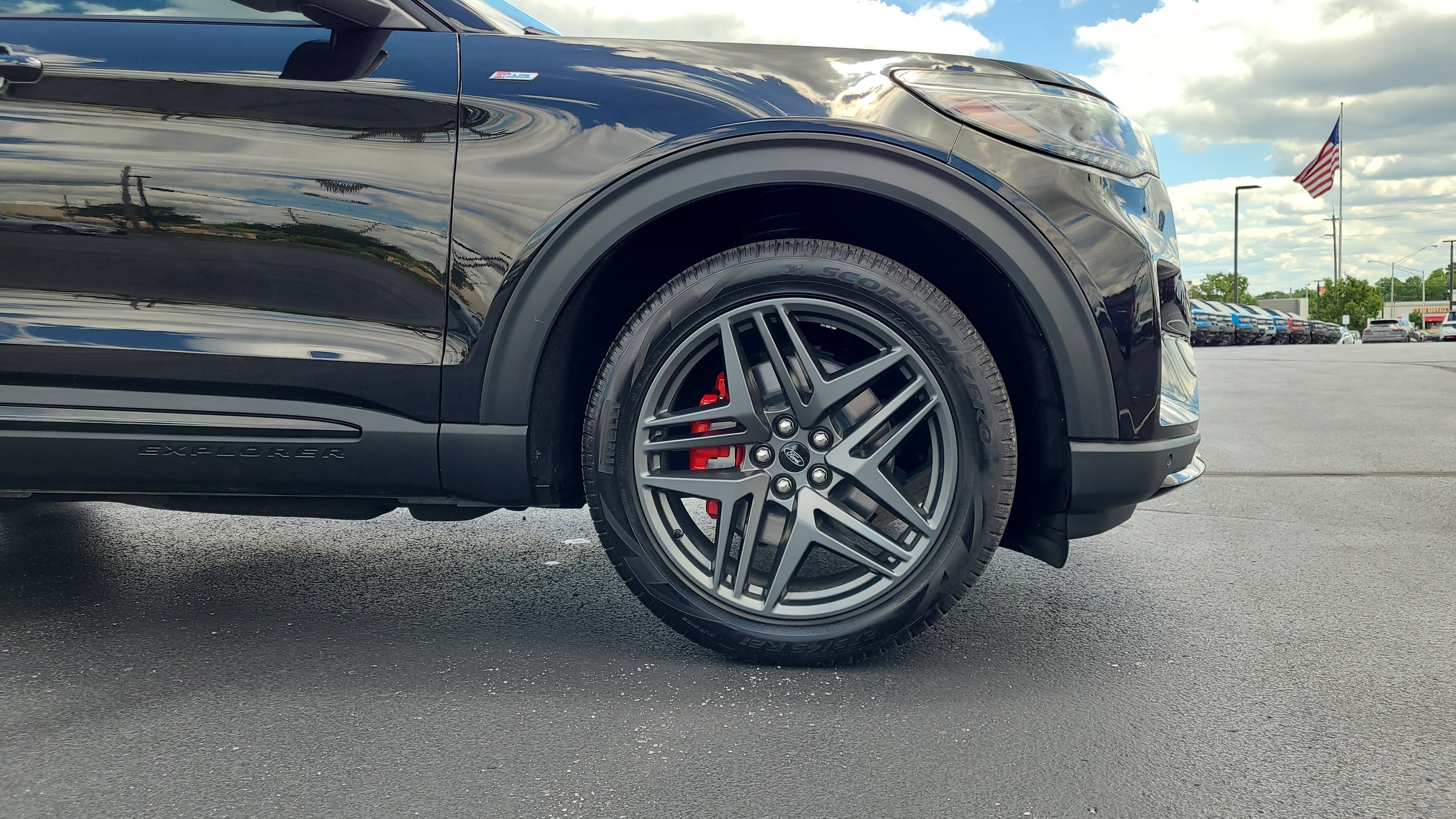 2025 Ford Explorer ST-Line