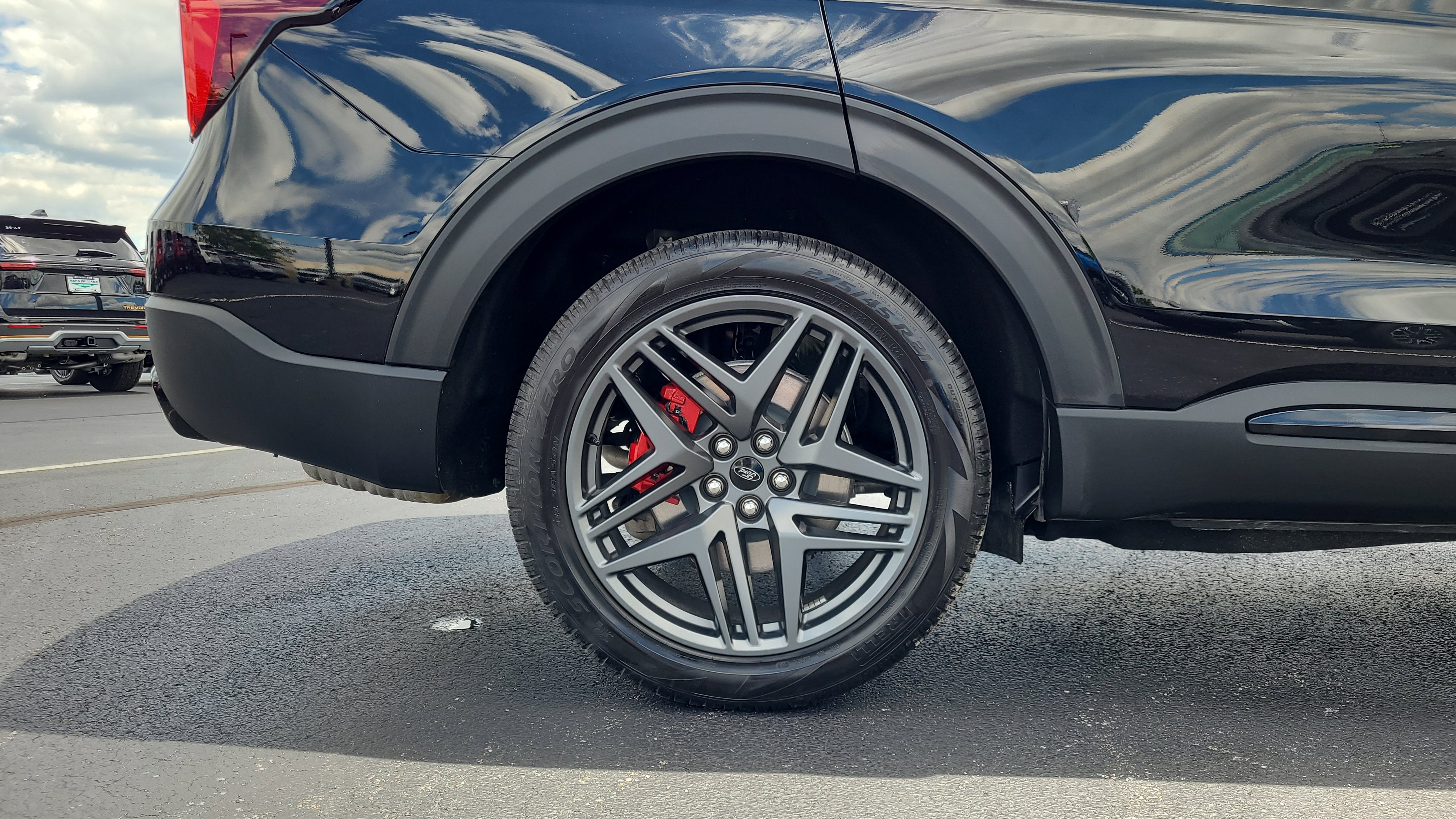 2025 Ford Explorer ST-Line