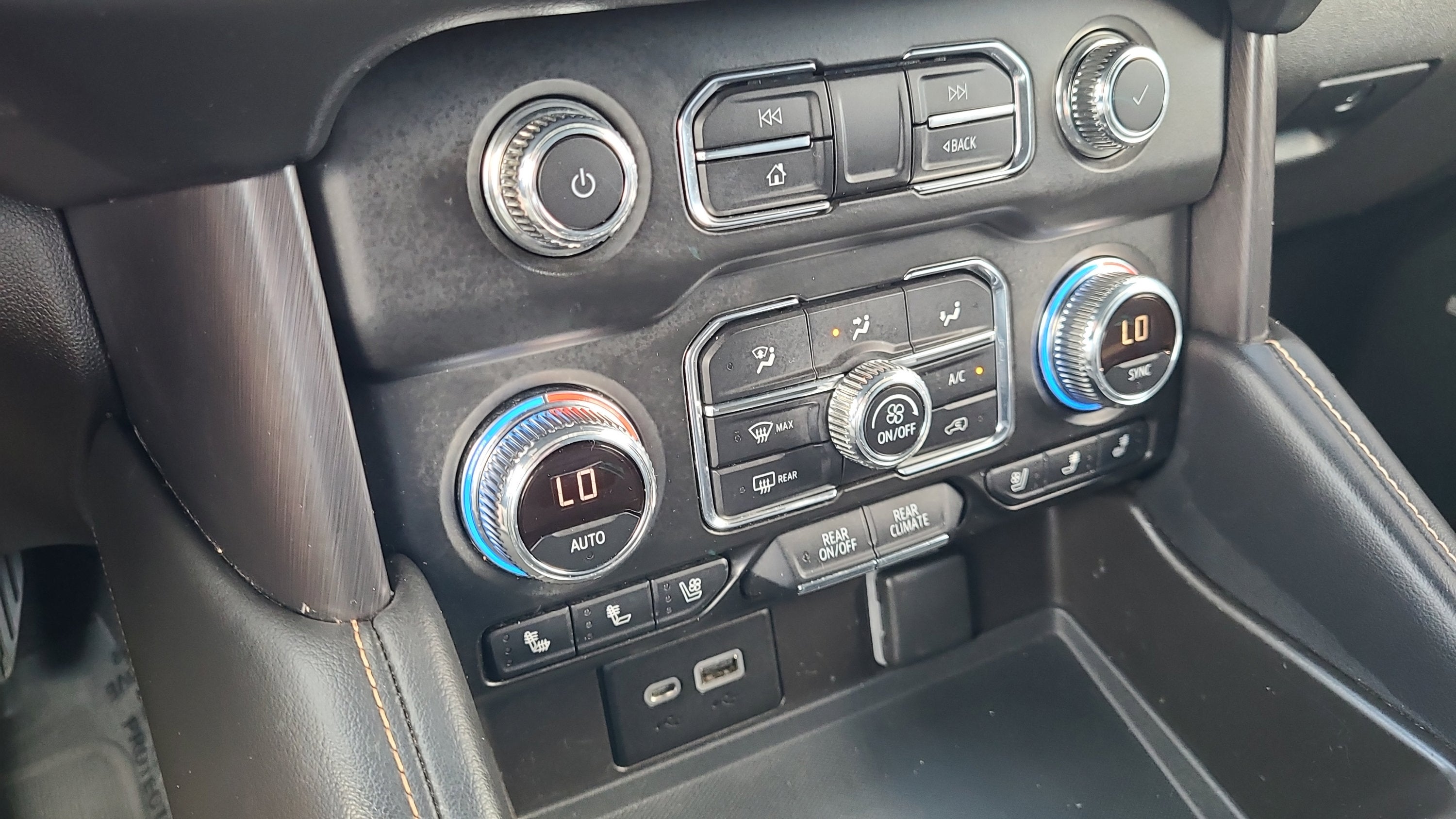 2021 GMC Yukon XL AT4