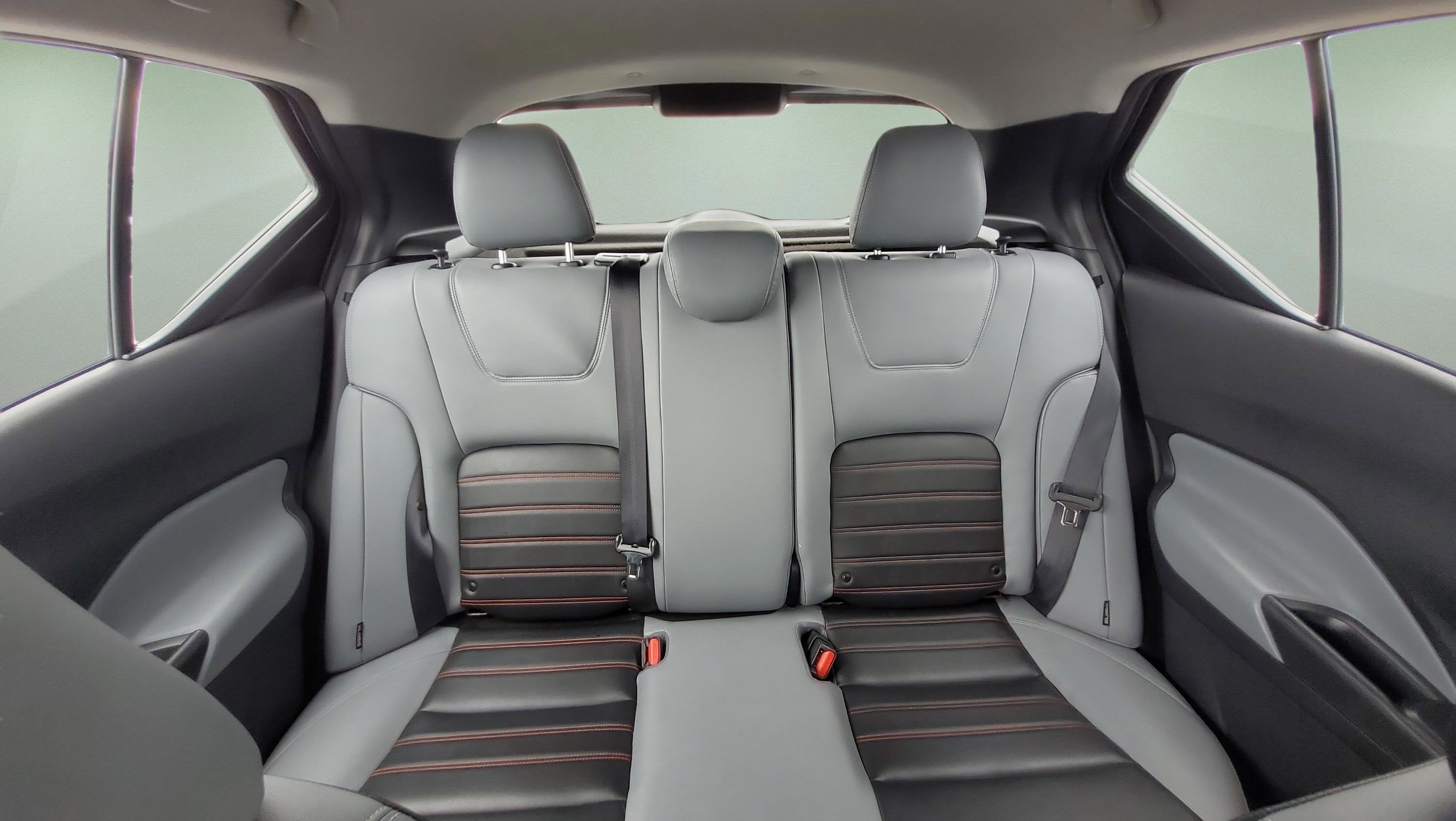 2022 Nissan Kicks SR