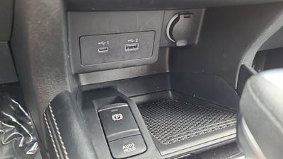 2022 Nissan Kicks SR