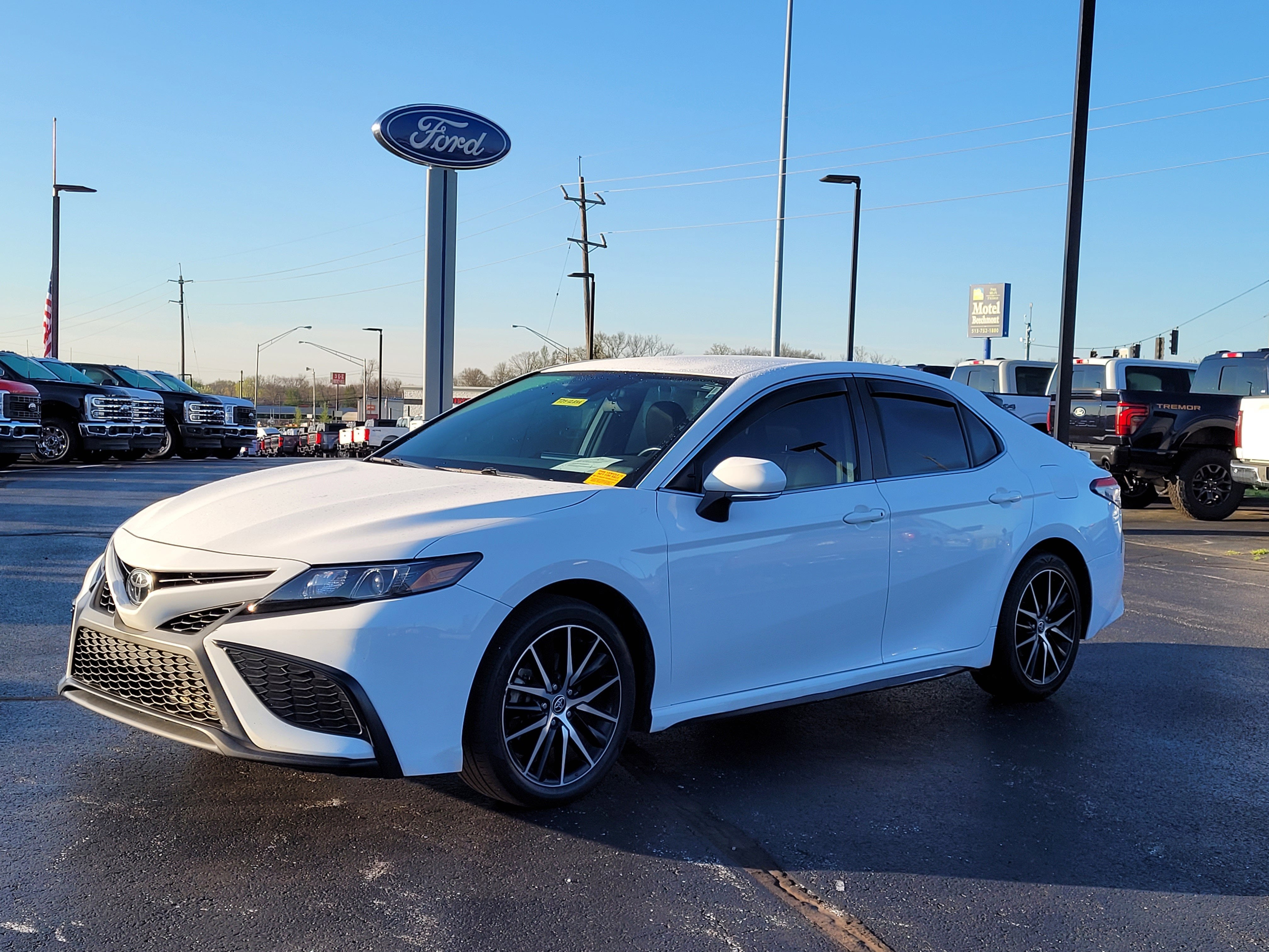 2023 Toyota Camry SE