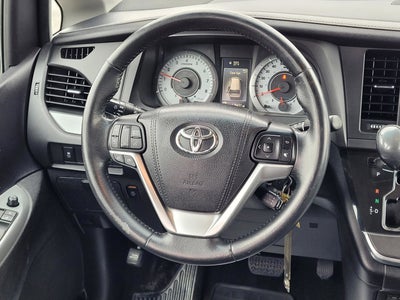 2015 Toyota Sienna SE 8 Passenger