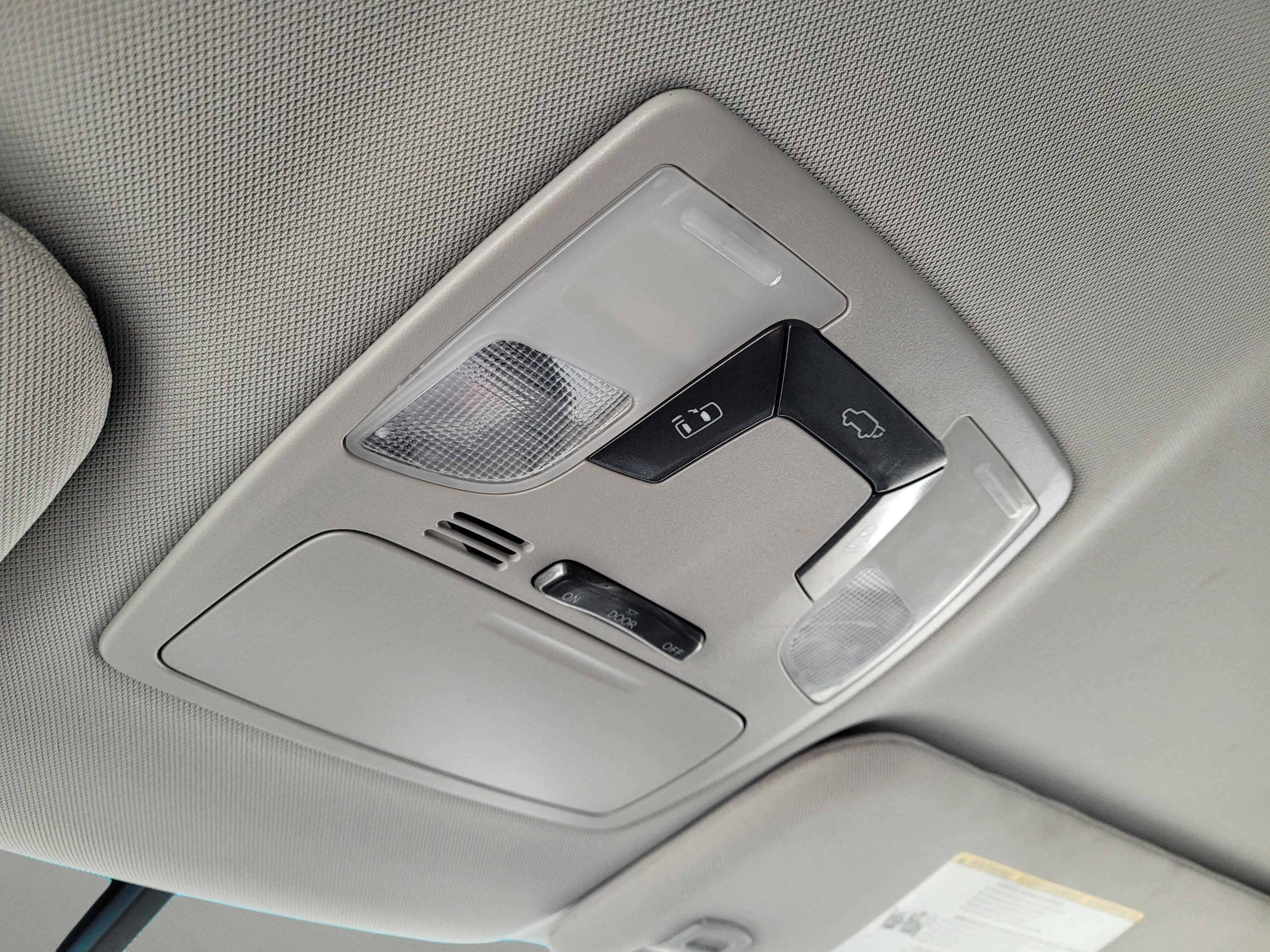 2015 Toyota Sienna SE 8 Passenger