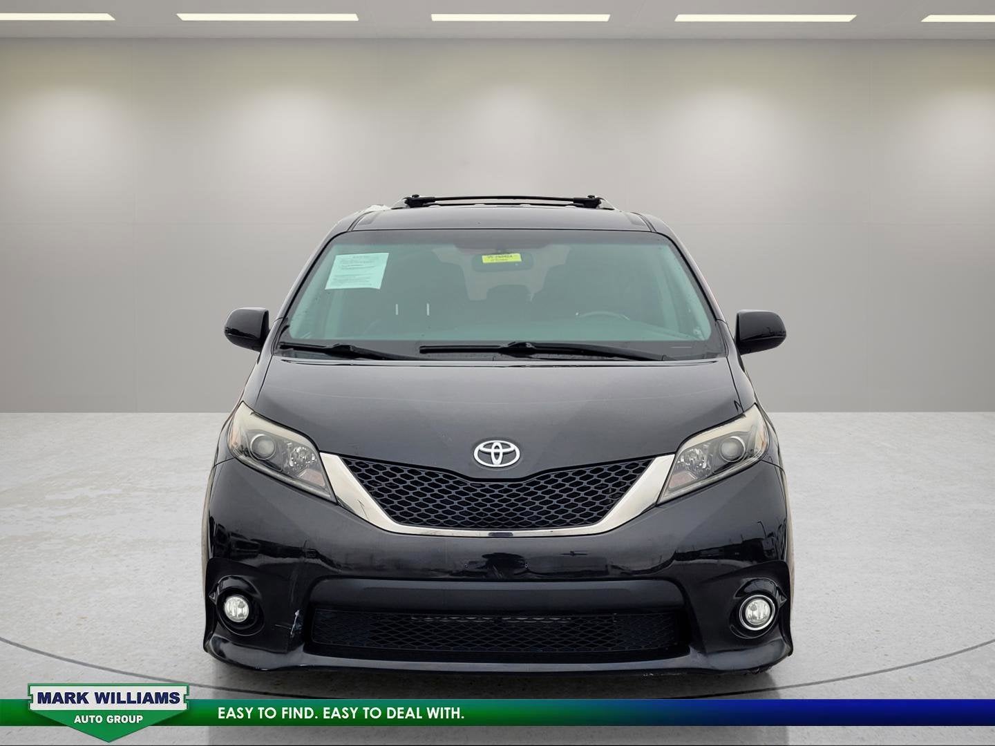 2015 Toyota Sienna SE 8 Passenger