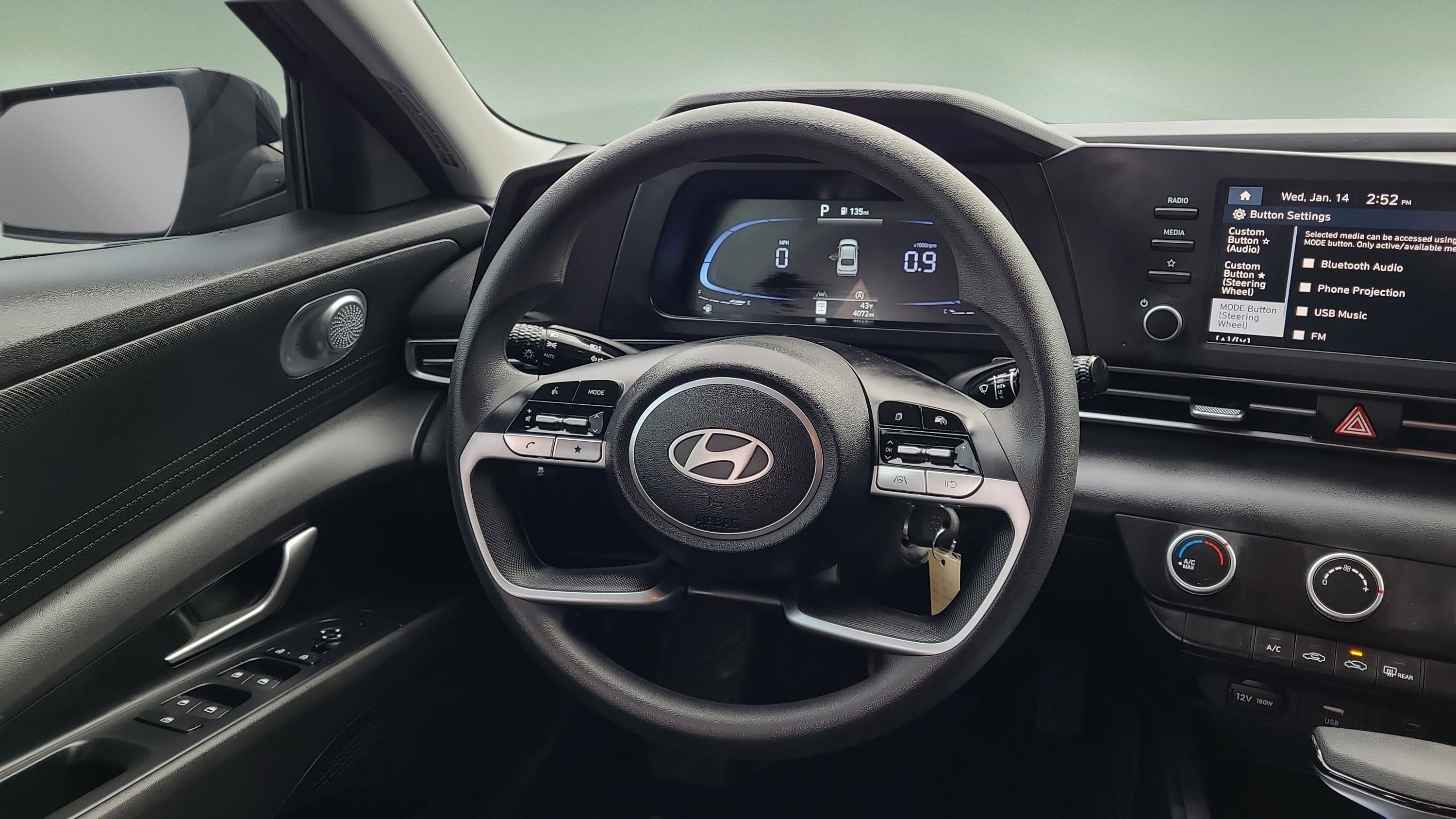 2024 Hyundai Elantra SE