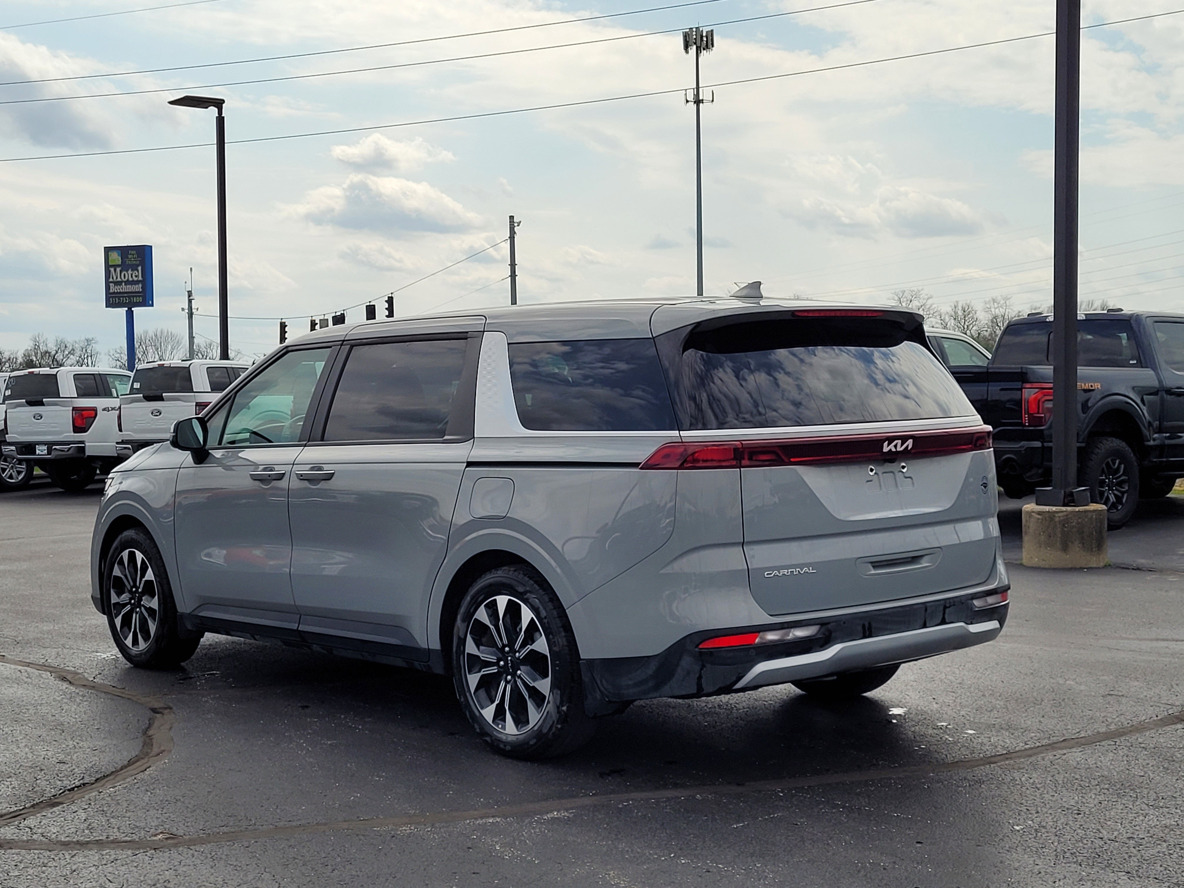 2024 Kia Carnival EX