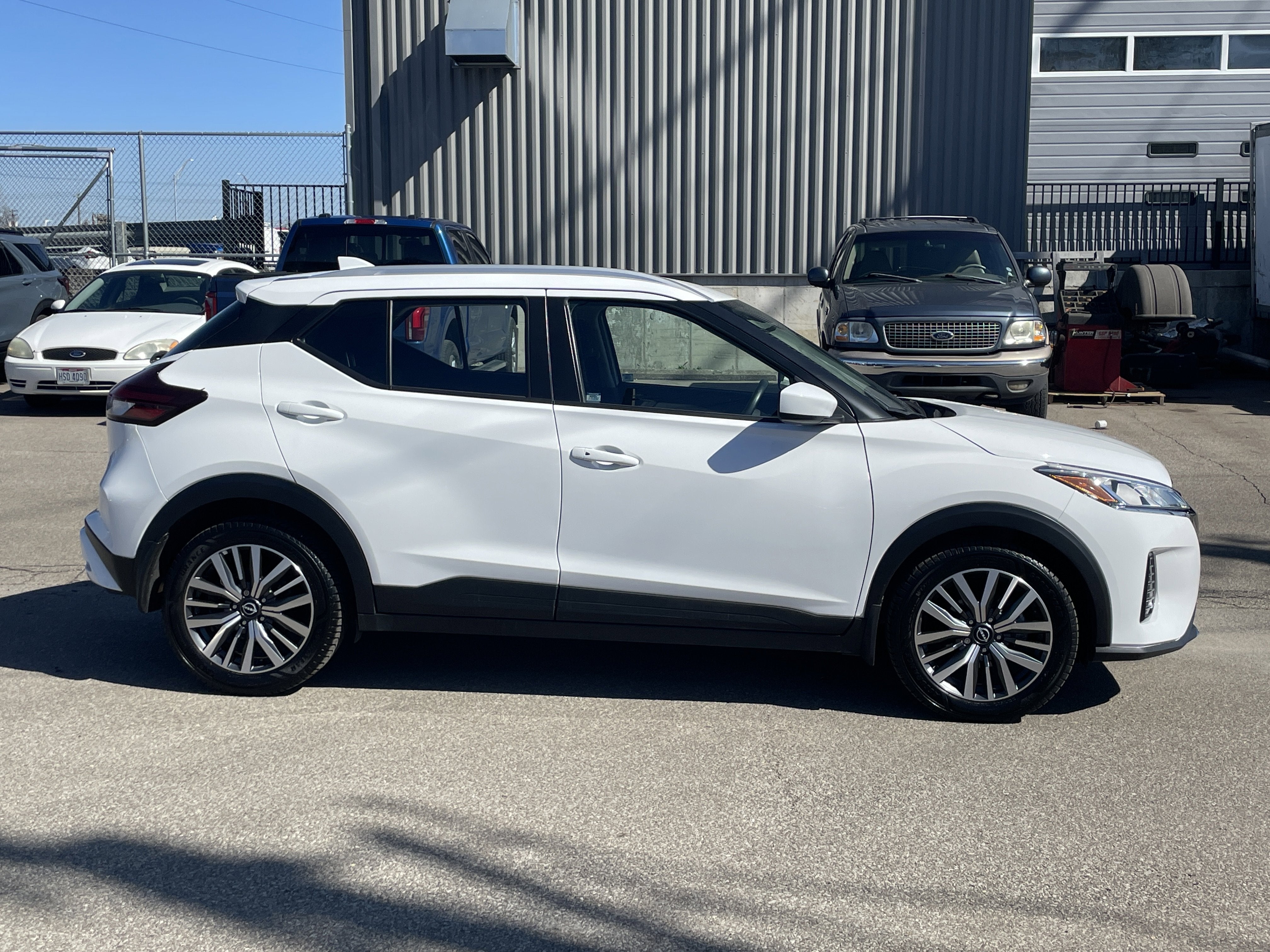 2023 Nissan Kicks SV