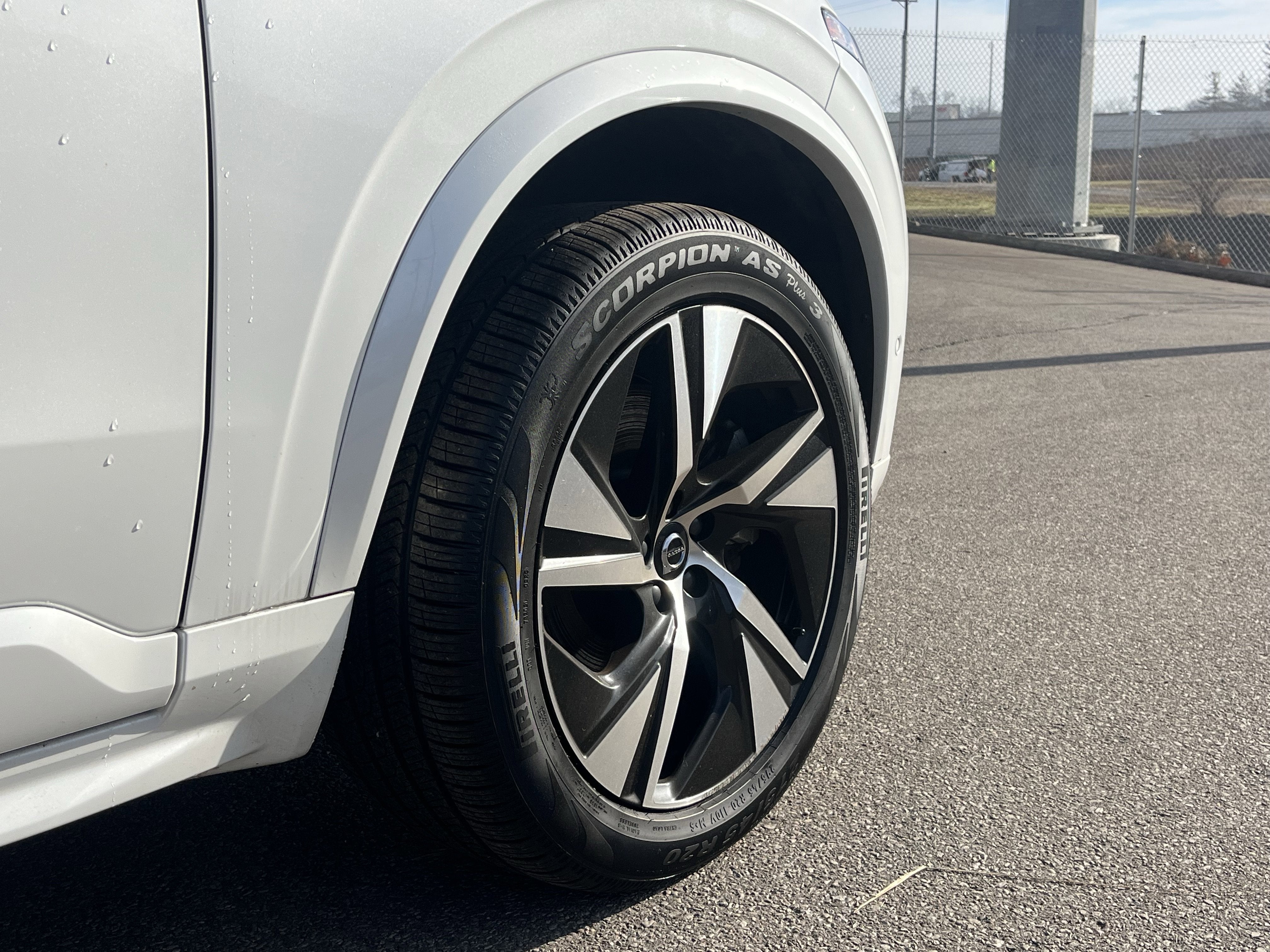 2023 Volvo XC90 Recharge Plug-In Hybrid T8 Plus Dark Theme 7 Passenger